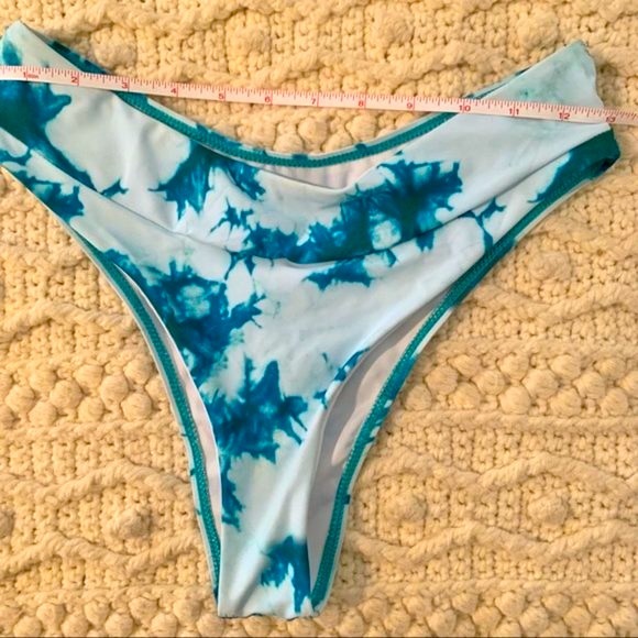 ✨ Tie Dye Bikini Set, Turquoise and White - S(4) - Picture 9 of 11